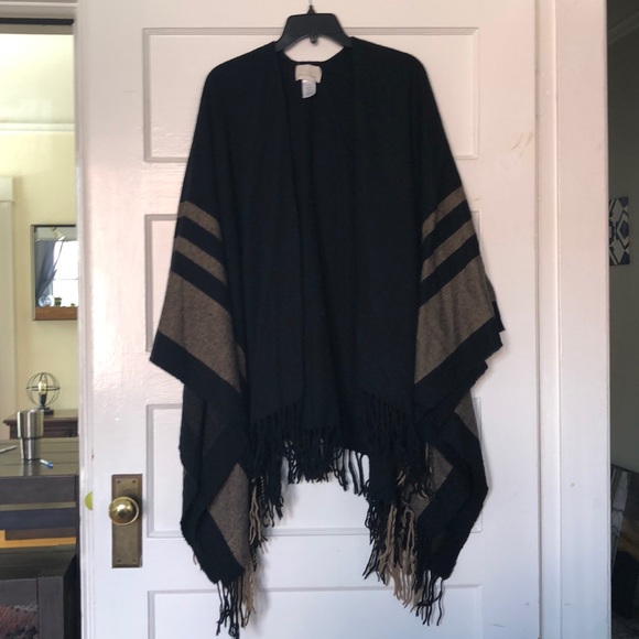 Black and brown ponch with fringe - Picture 1 of 3